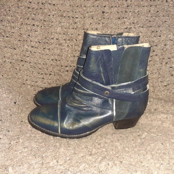 DKODE-Distressed Blue Leather/Silver Accents-Zip Strappy Booties-Sz 38-Near Mint - Picture 2 of 7